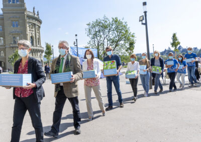 BERNA - 08.09.2020 - Consegna firme per la doppia iniziativa. © Béatrice Devènes